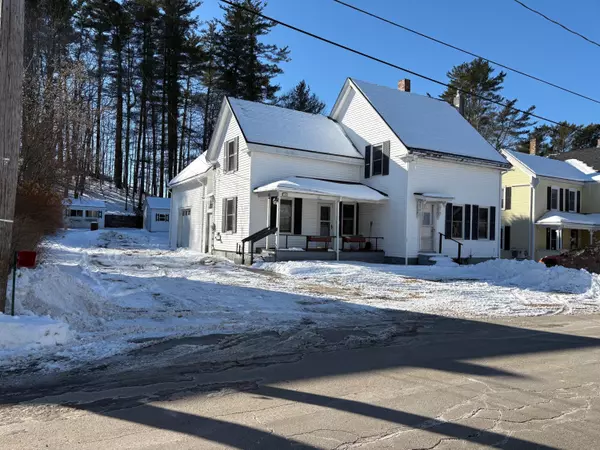 16 Bartlett ST, Gardiner, ME 04345