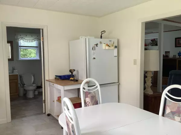 Fort Fairfield, ME 04742,27 Morse RD