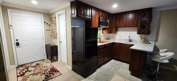 Ogunquit, ME 03907,298 Main ST #206