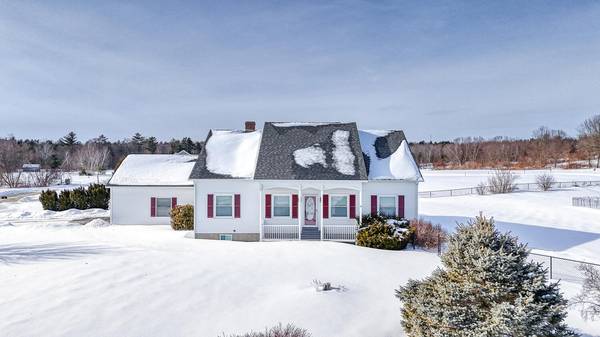 11 Sunrise DR, Hallowell, ME 04347