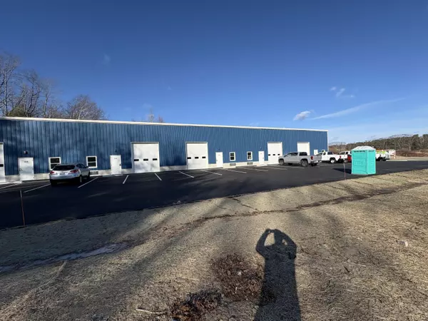 11 Eastview Pkwy #B, Saco, ME 04072