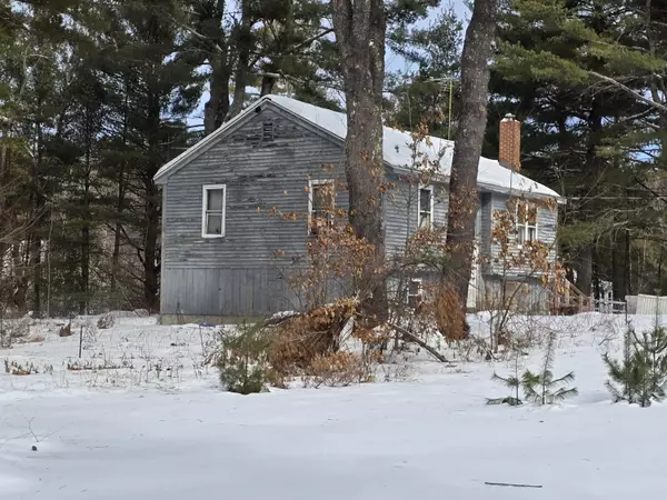 Standish, ME 04084,8 Woodland AVE