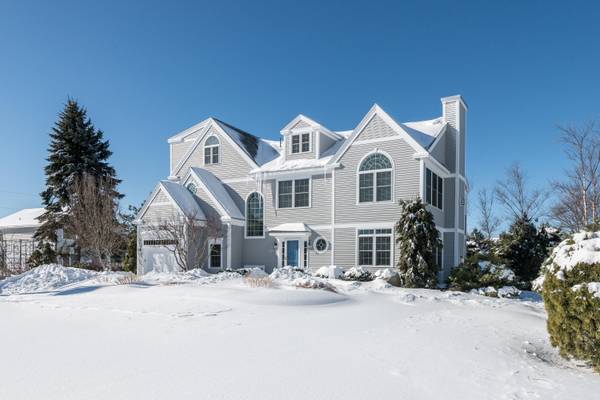 2 Leeward LN, Kennebunk, ME 04043