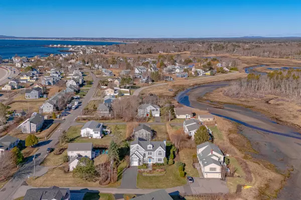 Kennebunk, ME 04043,2 Leeward LN