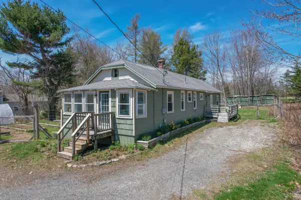 Ellsworth, ME 04605,434 Main ST