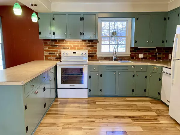 Waterville, ME 04901,16 Ridge RD