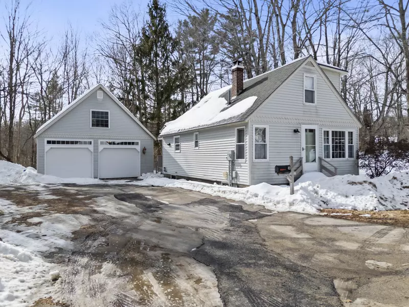 14 Autumn AVE, Mechanic Falls, ME 04256