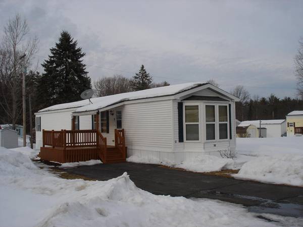 52 Patio Park LN, Gorham, ME 04038