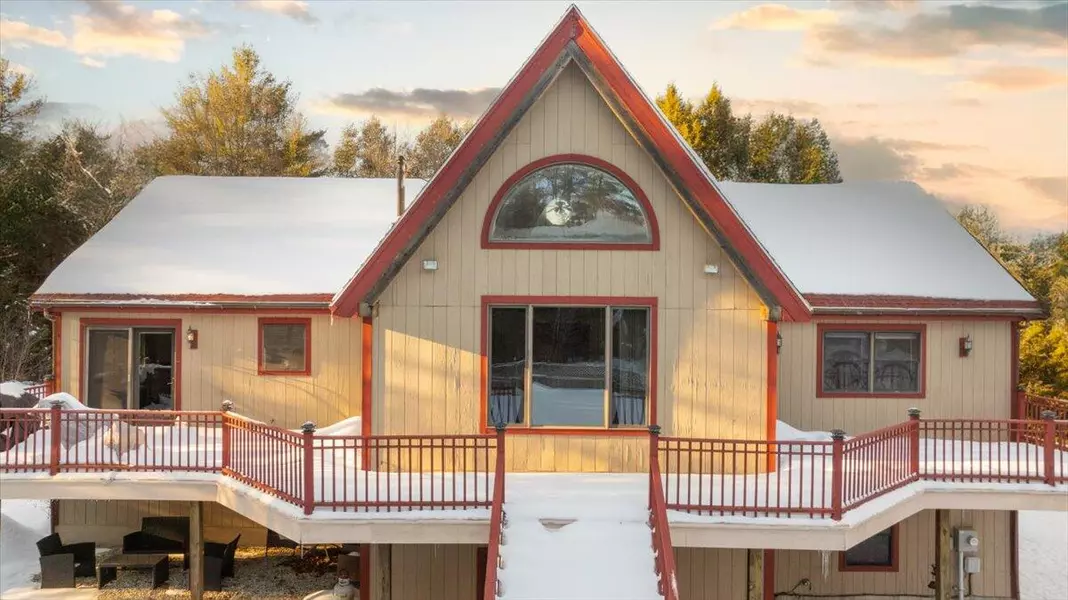 25 Hyde RD, Gray, ME 04039