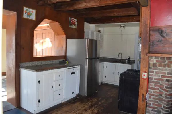 Waldoboro, ME 04572,2265 Friendship RD