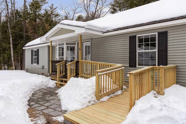 8 Jason RD, New Gloucester, ME 04260