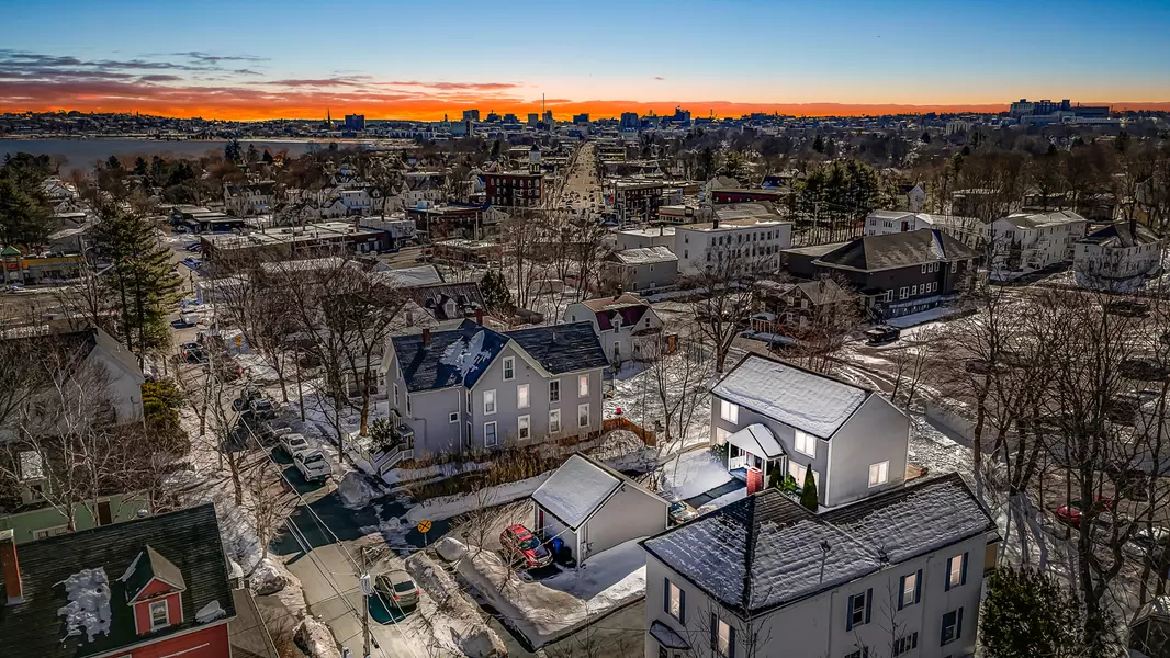 36 Saunders ST #2, Portland, ME 04103