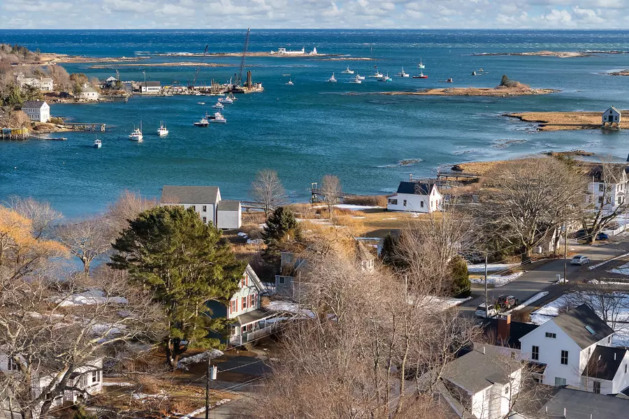 14 Langsford RD, Kennebunkport, ME 04046