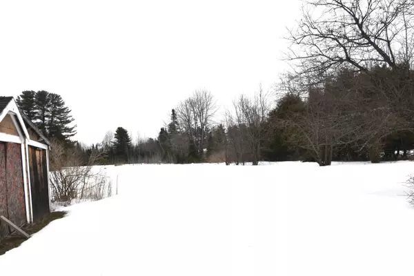 Newport, ME 04953,129 Palmer RD