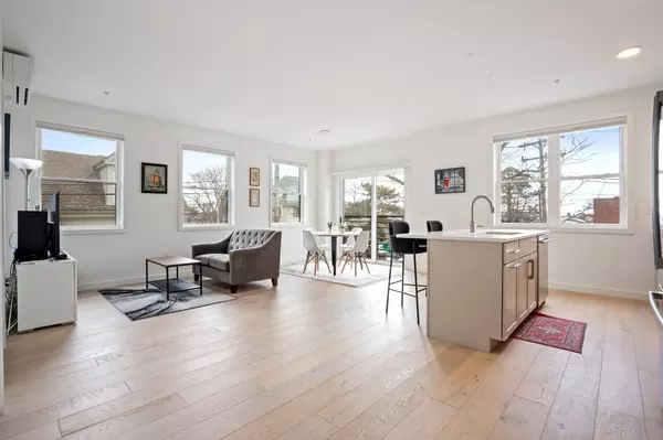 Portland, ME 04102,8 Hill ST #2