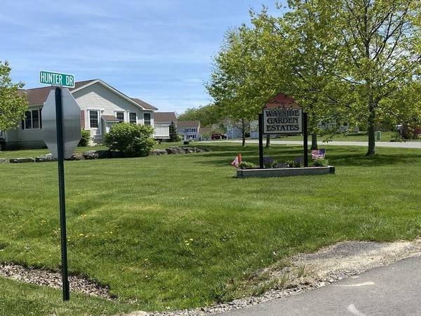 14 Hunter DR, Hermon, ME 04401