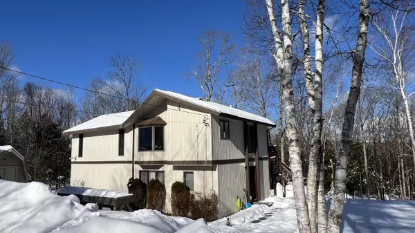 19 Cotta LN, Saint Albans, ME 04971