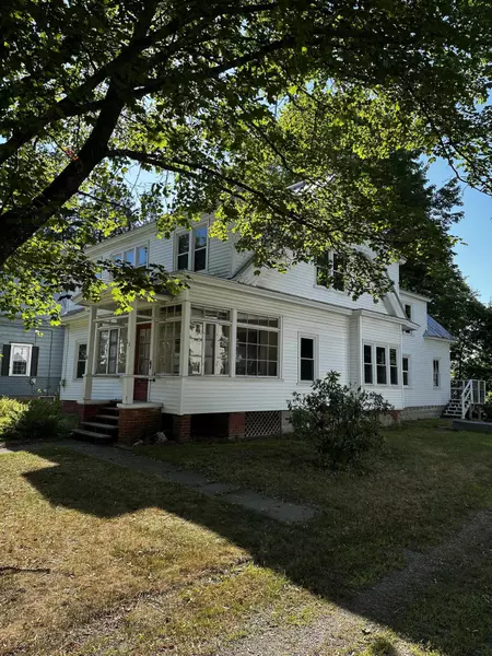 13 Maple ST, Skowhegan, ME 04976