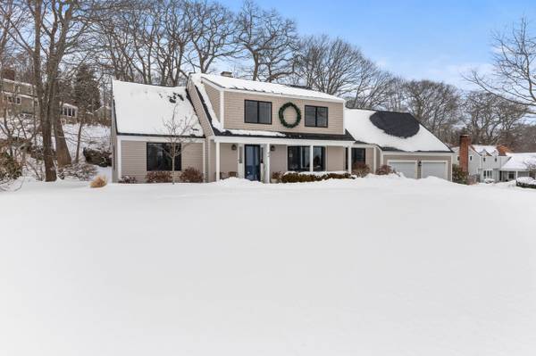 44 Broad Cove RD, Cape Elizabeth, ME 04107