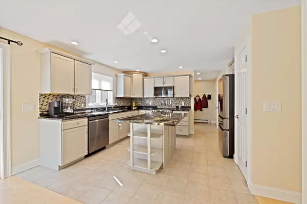 Scarborough, ME 04074,316 Holmes RD