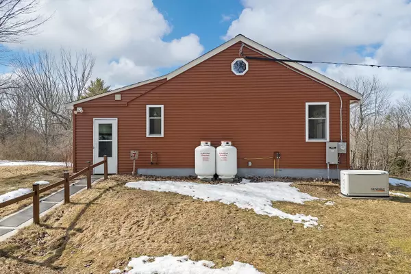 West Gardiner, ME 04345,7 Echo LN