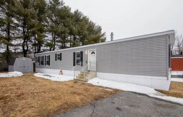 33 Circle DR, Lewiston, ME 04240