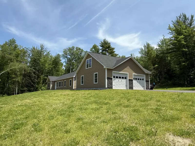 20 Graystone DR, Hampden, ME 04444