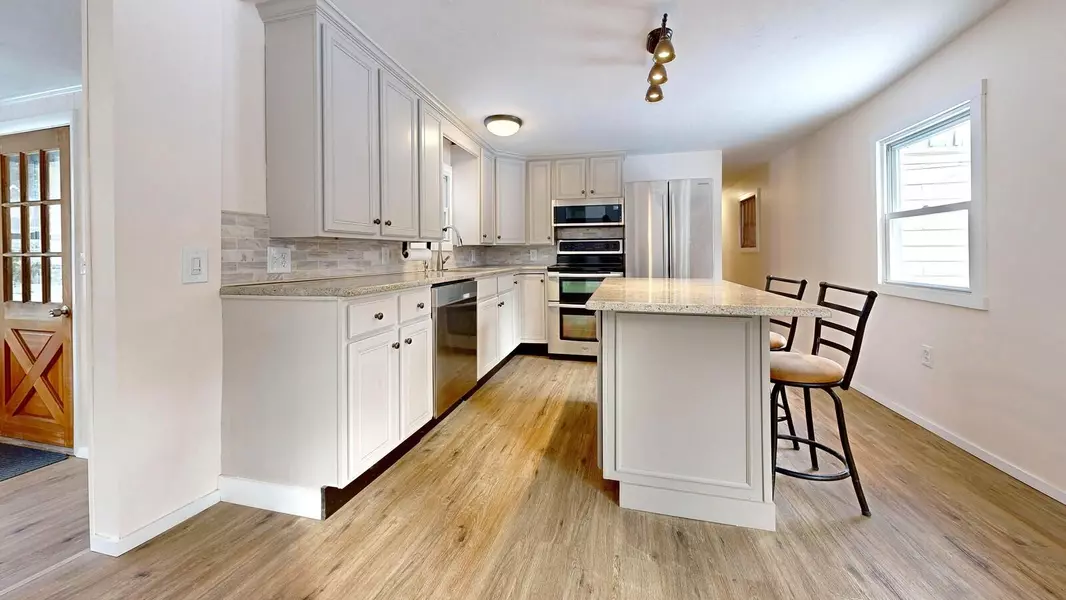 406 School ST, Berwick, ME 03901