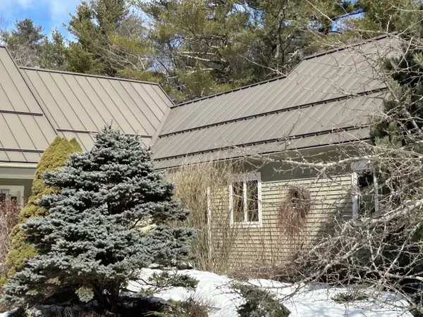 Pownal, ME 04069,40 Woodland RD