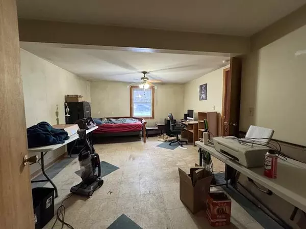 Pittston, ME 04345,Address not disclosed