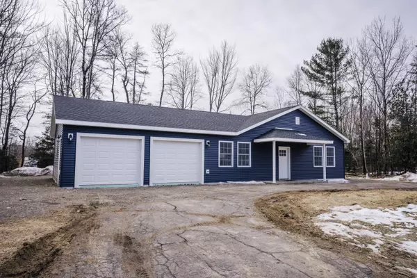 53 Henderson LN, Milford, ME 04461