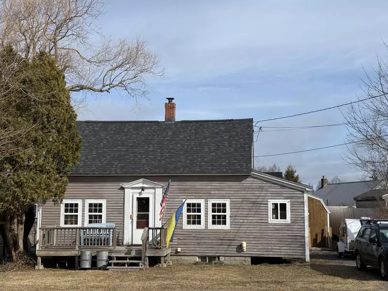 3 Evans ST, Eastport, ME 04631