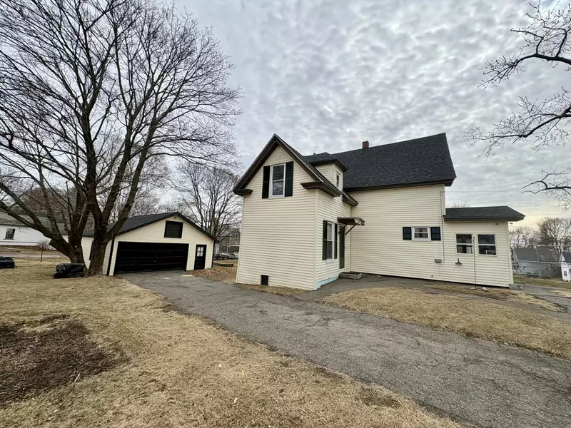 61 Park ST, East Millinocket, ME 04430