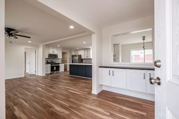 Kittery, ME 03904,21 Colony WAY