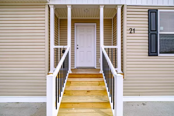 Kittery, ME 03904,21 Colony WAY