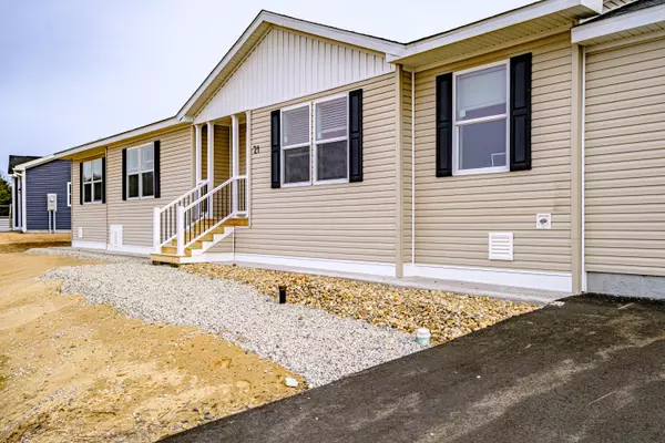 Kittery, ME 03904,21 Colony WAY