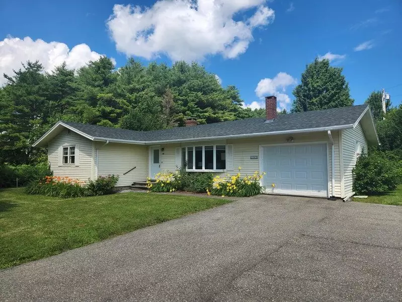133 Lake View DR, Rockland, ME 04841