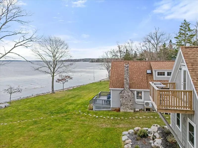 22 Longview LN, Deer Isle, ME 04627