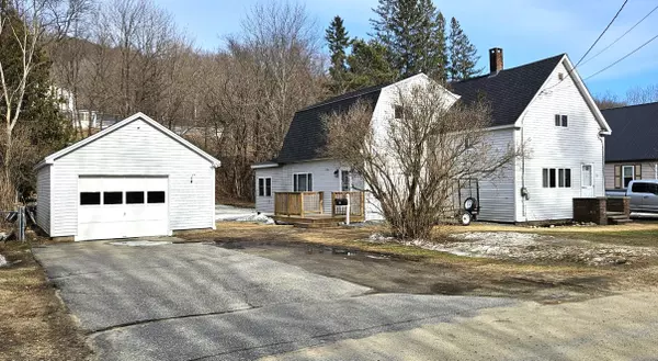 52 Kimball AVE, Mexico, ME 04257