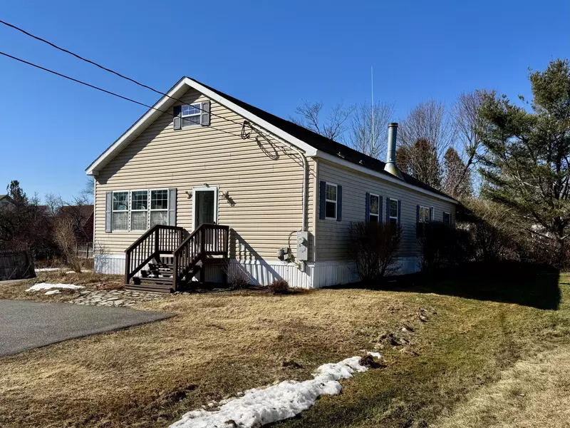 18 Mortland RD, Searsport, ME 04974