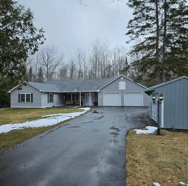 Saint Albans, ME 04971,277 Grant RD