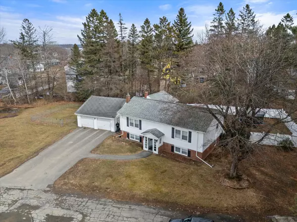 18 Wiseman ST, Newport, ME 04953