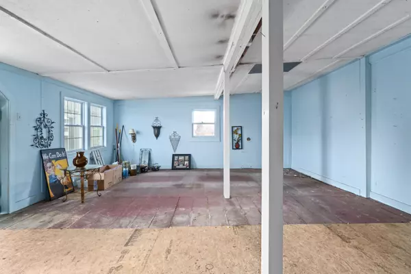 Wells, ME 04090,1755 Post RD #4