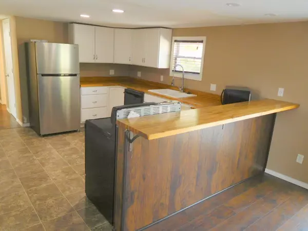 Topsham, ME 04086,6 Dewey DR