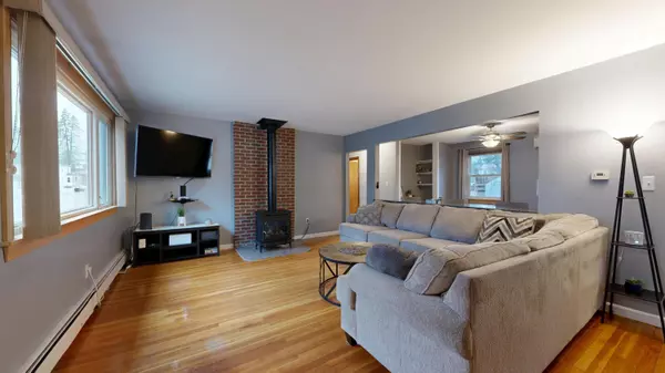 Auburn, ME 04210,30 Hazelhurst ST