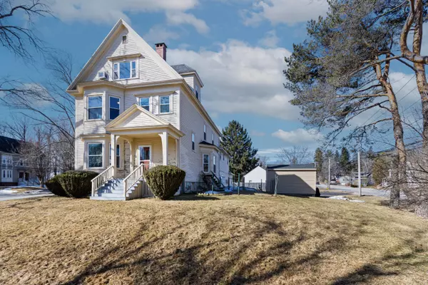 61 Longfellow ST, Westbrook, ME 04092