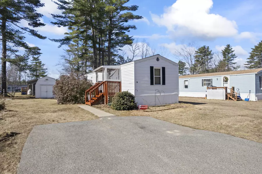 9 Ashleigh LN, Standish, ME 04084