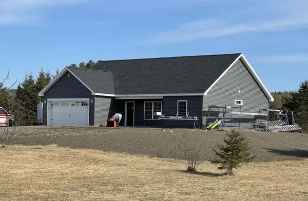 28 Stream RD, Dexter, ME 04930