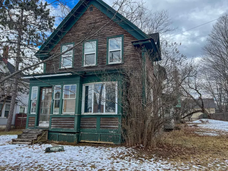 40 High ST, Houlton, ME 04730