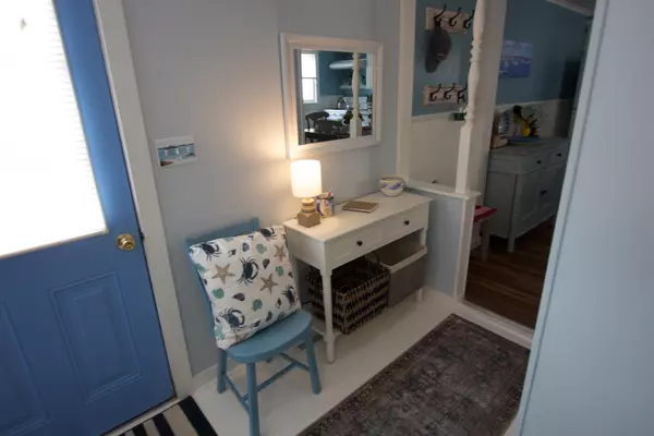 Stonington, ME 04681,60 Main ST #2